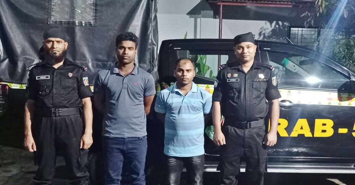 চাঁপাইনবাবগঞ্জে গাঁজাসহ দুই মাদক কারবারি আটক