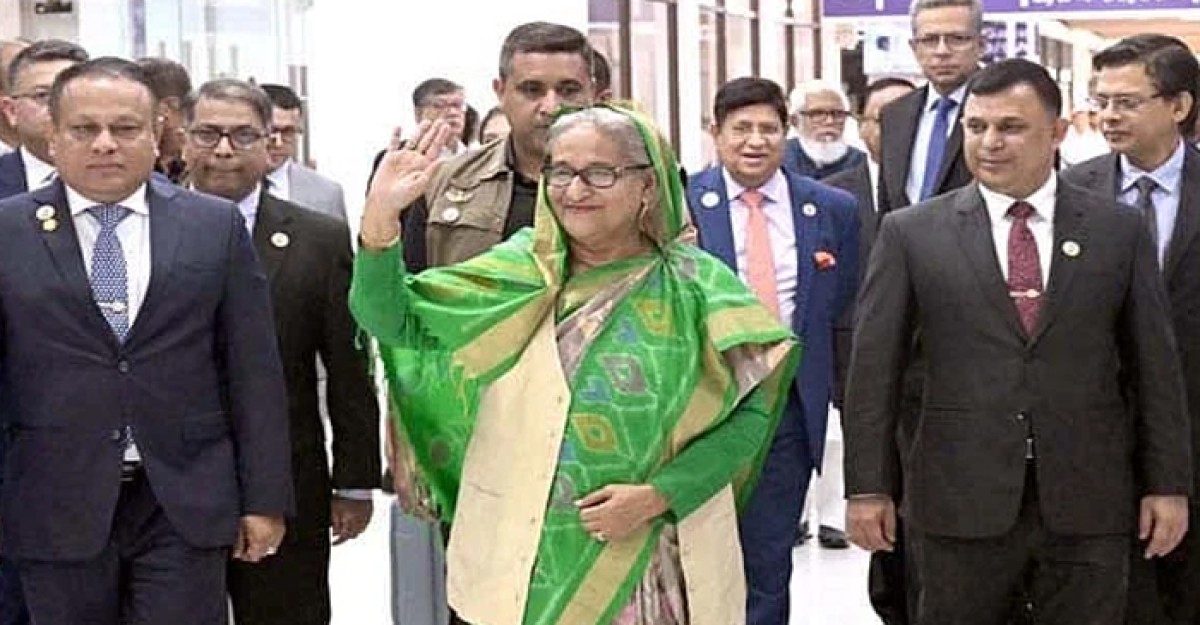 দেশে পৌঁছালেন প্রধানমন্ত্রী