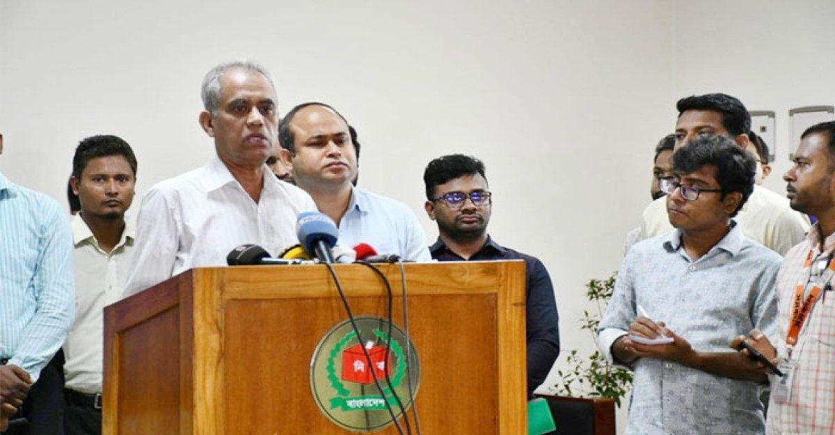 এখন পর্যন্ত শৃঙ্খলার সঙ্গে ভোটগ্রহণ চলছে: ইসি আলমগীর