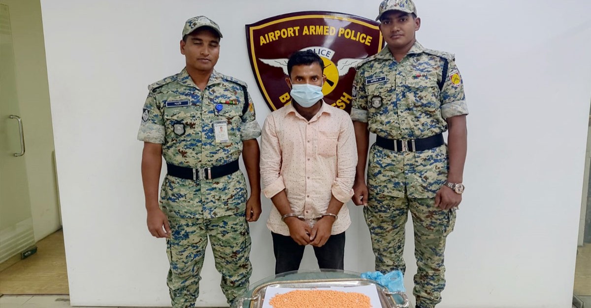 বিমানবন্দরে ইয়াবাসহ আটক ১