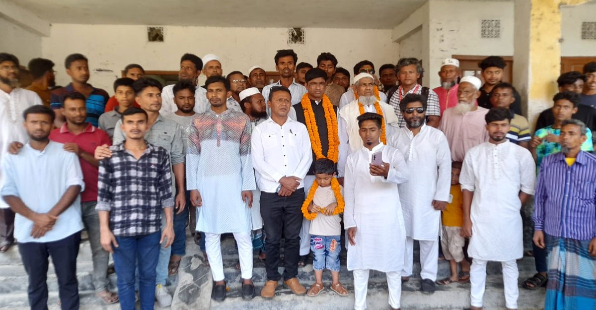 মুকসুদপুর আ.লীগের বন ও পরিবেশ বিষয়ক সম্পাদককে সংবর্ধনা