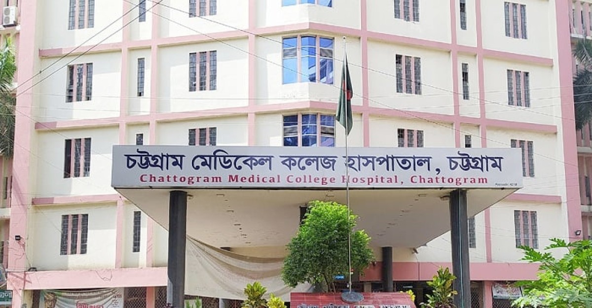 আগুনে একই পরিবারের ৪ জন দগ্ধ