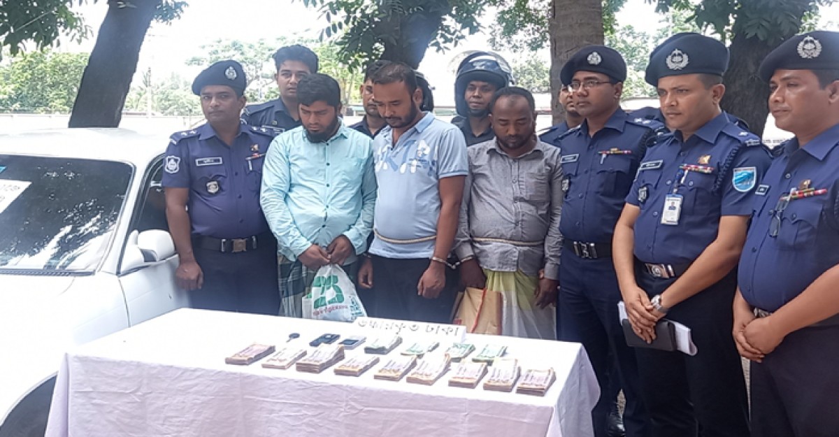 সাভারে ইসলামী ব্যাংকের এজেন্ট ব্যাংকিং এ ছিনতাই, গ্রেফতার ৩