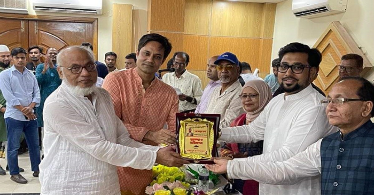সিআইপি পদক পাওয়ায় মাহবুব আলমকে চাঁপাইনবাবগঞ্জে নাগরিক সংবর্ধনা