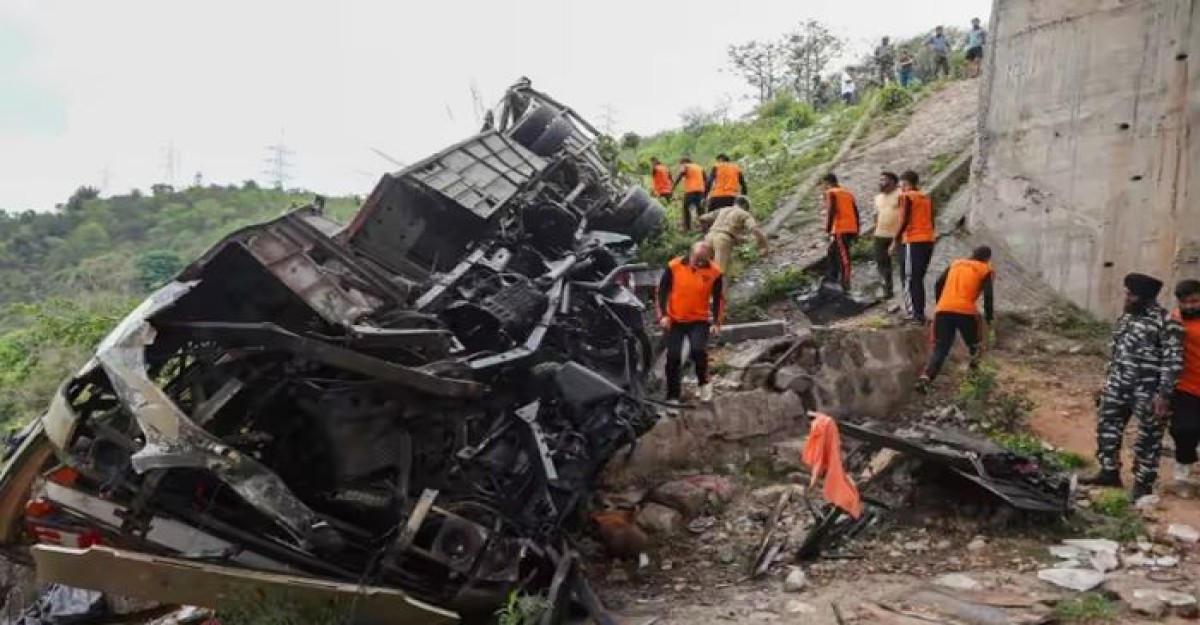 সেতু থেকে বাস খাদে পড়ে নিহত ১০