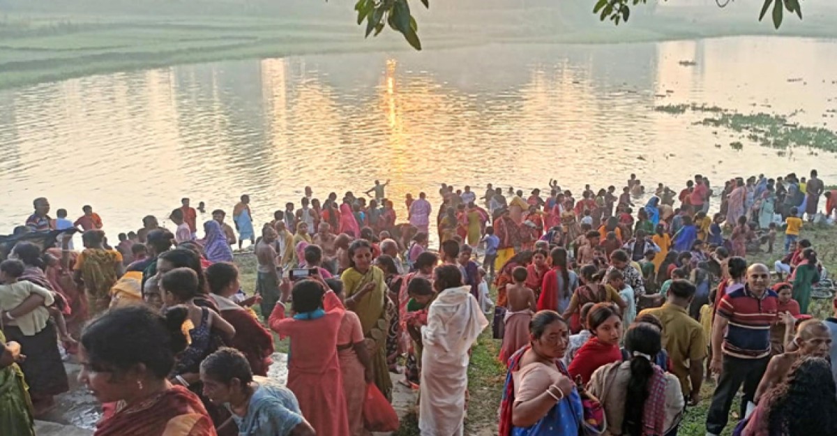 ঘোড়াঘাটে ঐতিহ্যবাহী ঋষিঘাট গঙ্গা স্নান বারুণী মেলা অনুষ্ঠিত