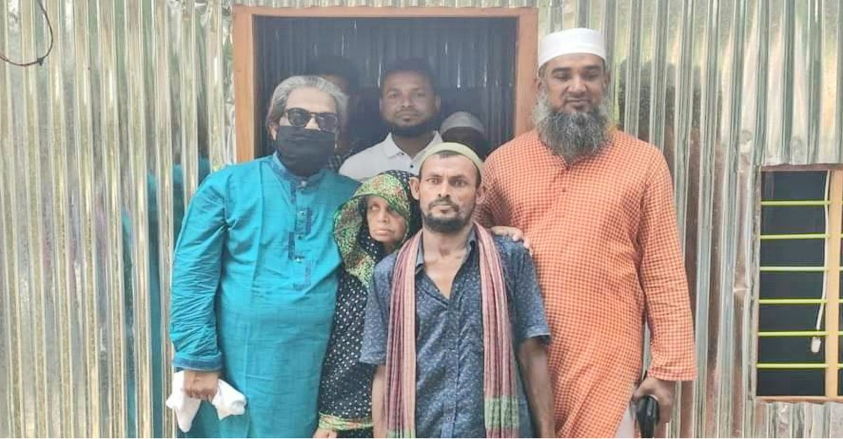 মেয়র শেখ রকিবের দেওয়া ঘর পেয়ে উচ্ছ্বসিত প্রতিবন্ধী জামিলের পরিবার