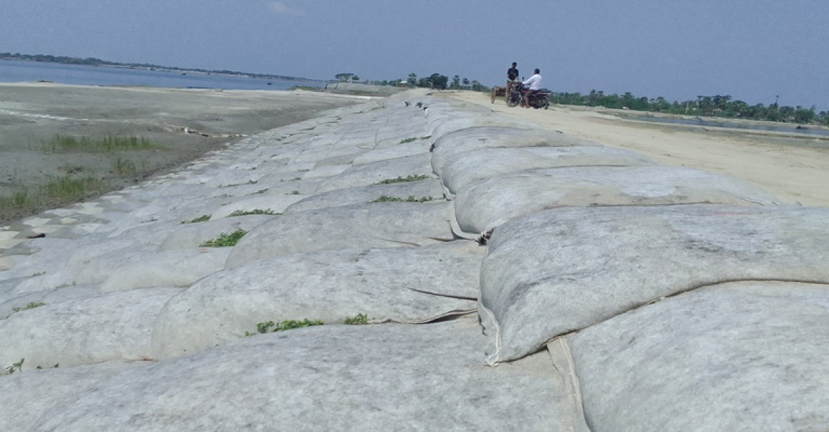 কয়রায় ঝুঁকিপূর্ণ বেড়িবাঁধ ৬২ কিলোমিটার