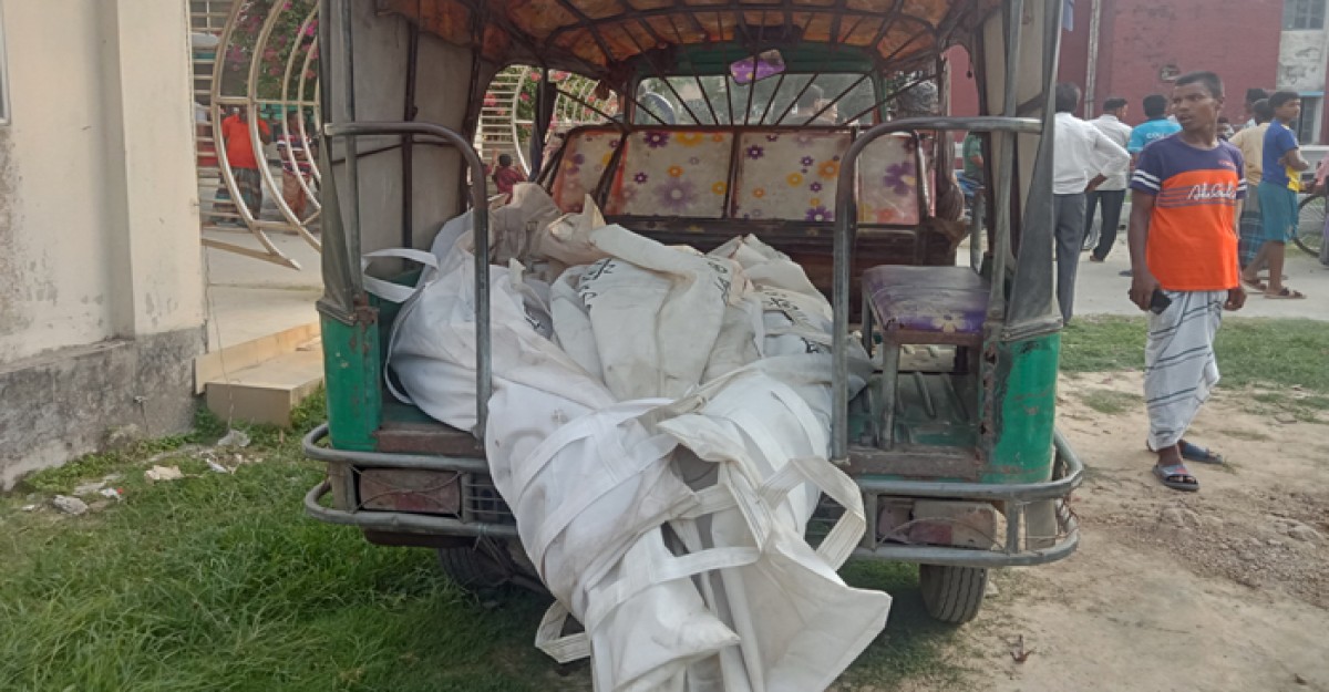 টাঙ্গাইলে সড়ক দুর্ঘটনায় একই পরিবারের তিনজনসহ ৪ জন নিহত