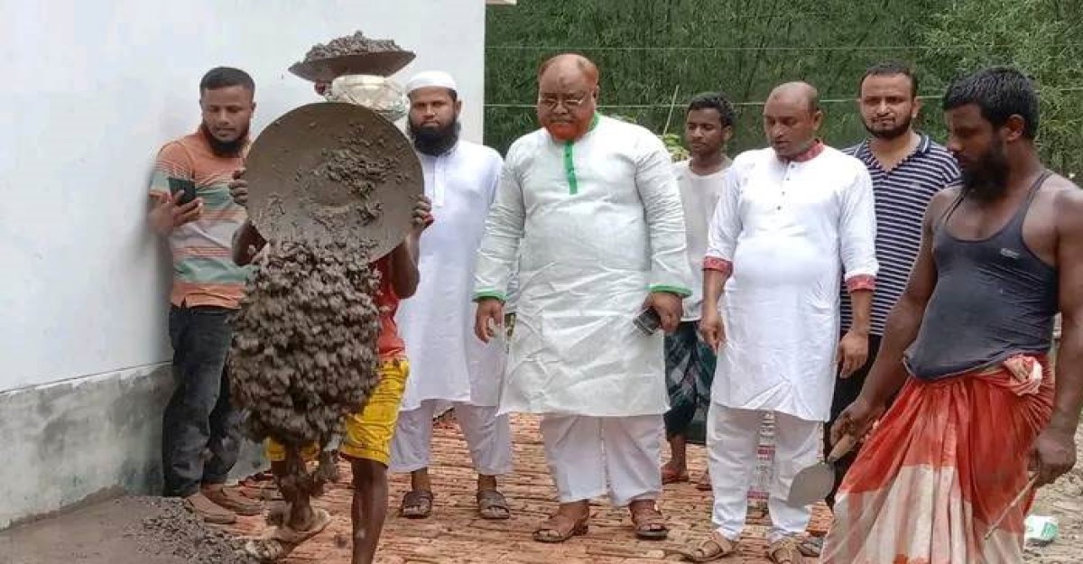 ফুলবাড়িয়া পৌরসভায় উন্নয়ন কাজ পরিদর্শন