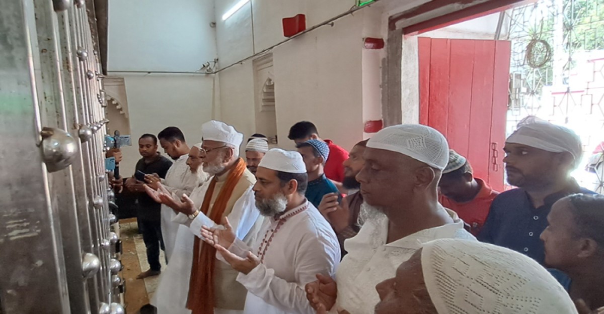 খানজাহান আলী রহ. মাজার পরিদর্শনে আজমীর শরিফের সিনিয়র খাদেম