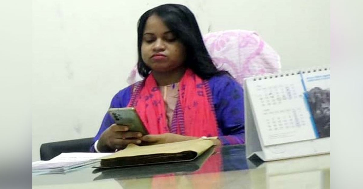 ঘুষের অর্থ ফেরত চেয়ে সাব রেজিস্ট্রারকে আইনি নোটিশ