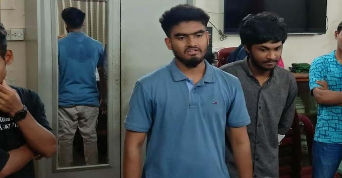 গুচ্ছ পরীক্ষার হলে প্রেমিকার সঙ্গে দেখা করতে এসে আটক প্রেমিক