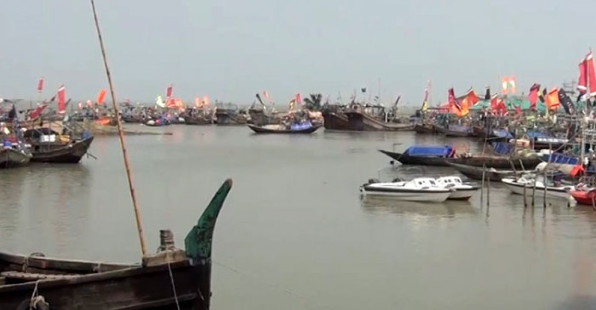 নিষেধাজ্ঞার ১৪ দিনেও চাল পায়নি অধিকাংশ জেলেরা