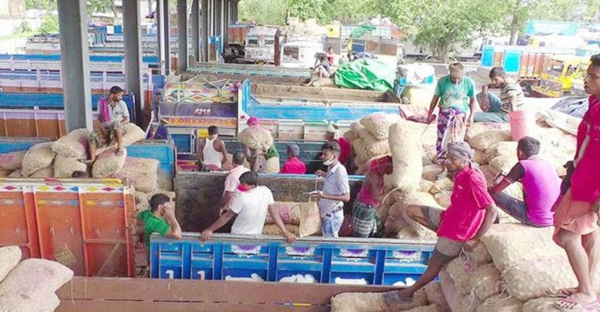 বেনাপোল দিয়ে ঢাকায় আসছে ৭৫ টন পেঁয়াজ