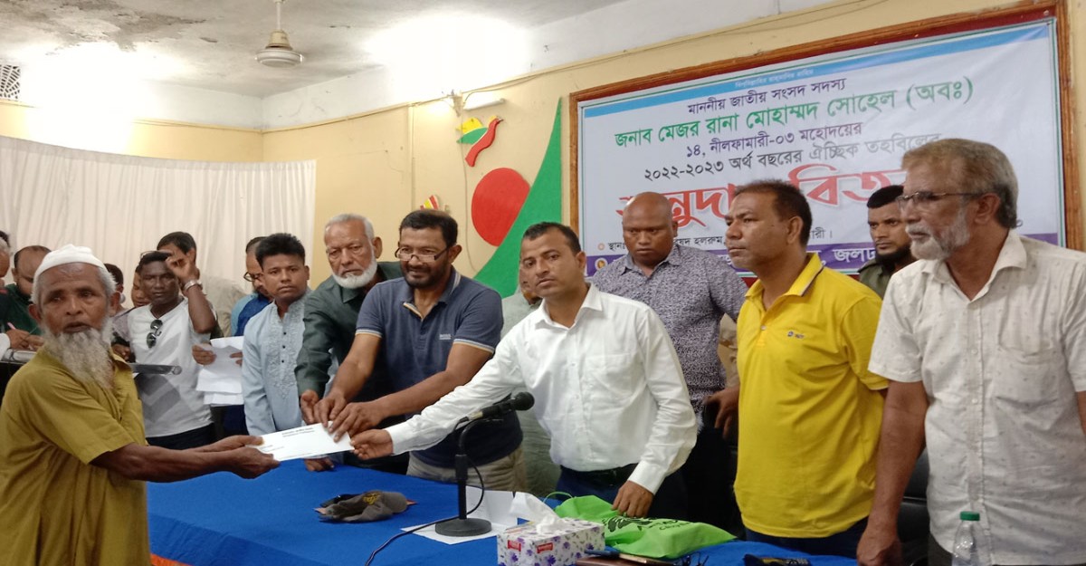 জলঢাকায় এমপি সোহেল রানার অনুদানের অর্থ বিতরণ