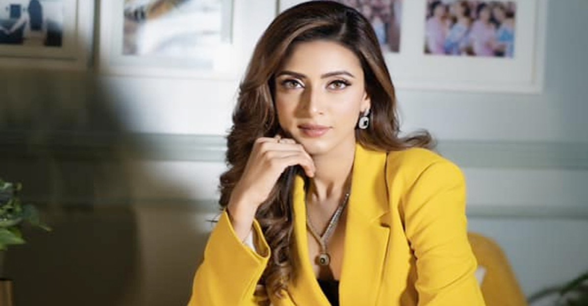 কলকাতায় সেরা অভিনেত্রীর পুরস্কার পেলেন মিম