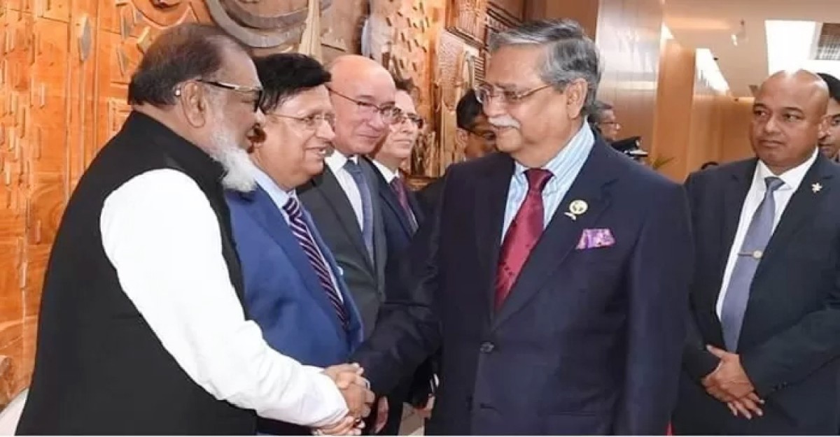 দেশে ফিরলেন রাষ্ট্রপতি