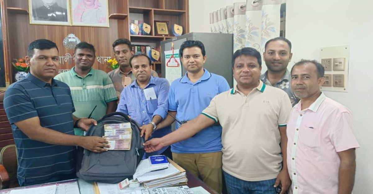 হারানো ৪ লাখ টাকা উদ্ধার করে দিলো কোতোয়ালীর ওসি শাহ কামাল