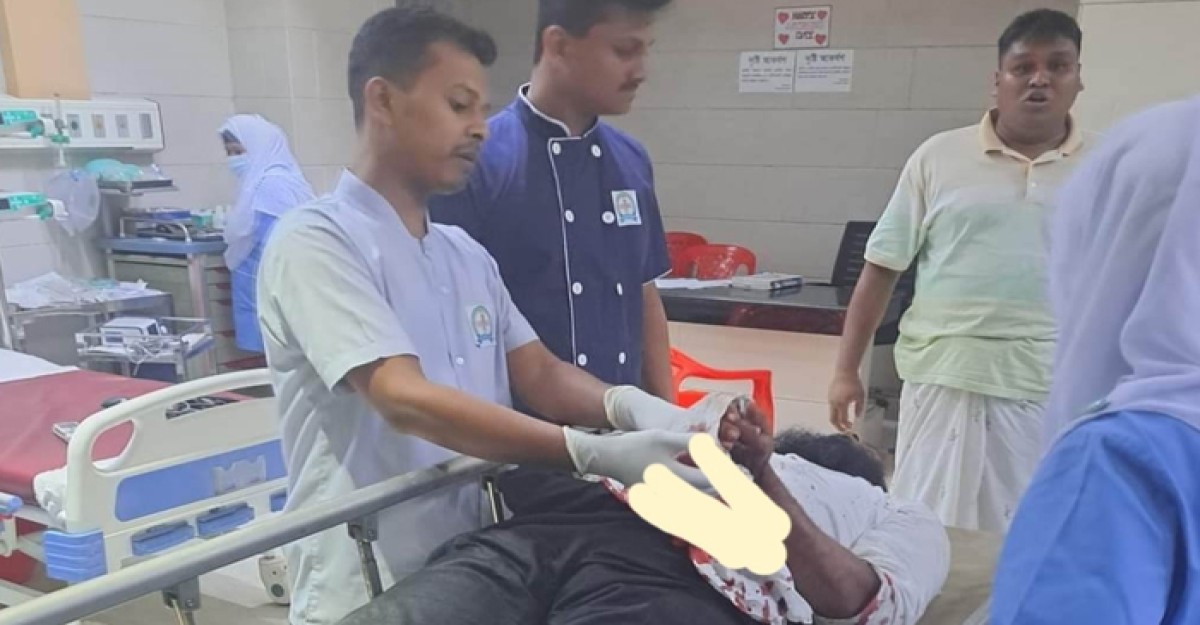 মামলা প্রত্যাহার না করায় হামলা