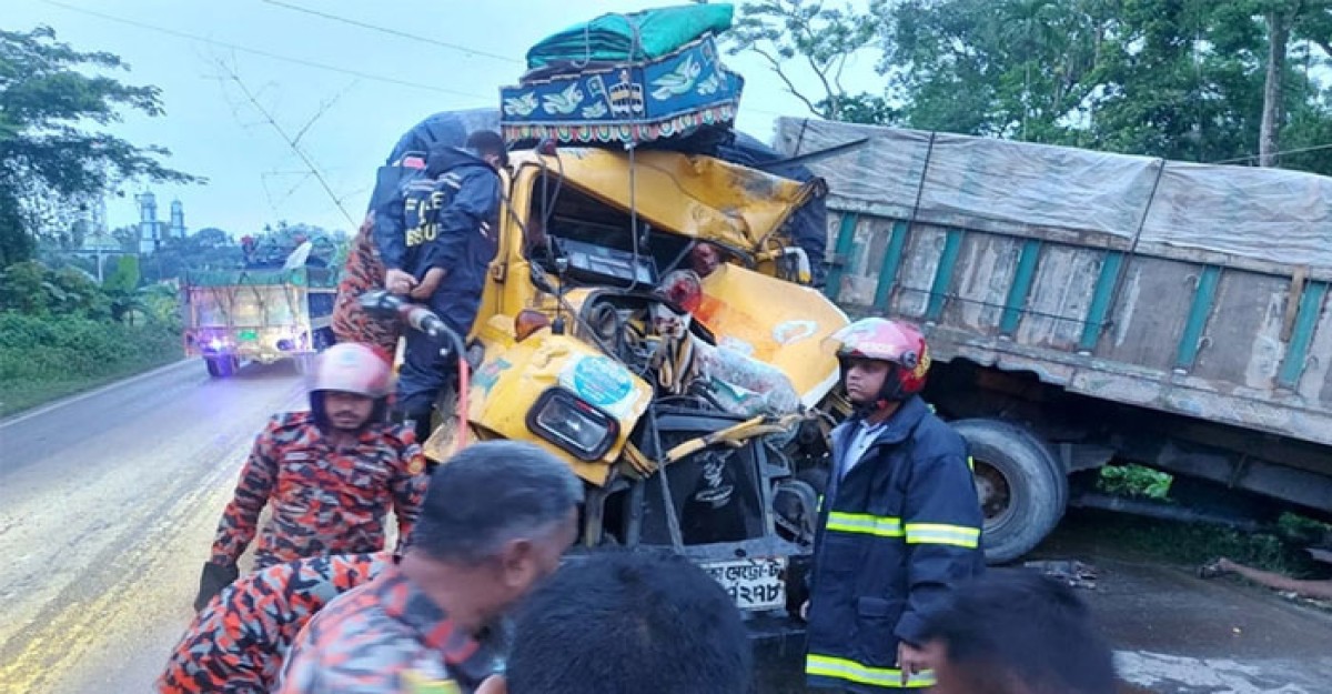 সিলেটে দুই ট্রাকের সংঘর্ষে নিহত ৩
