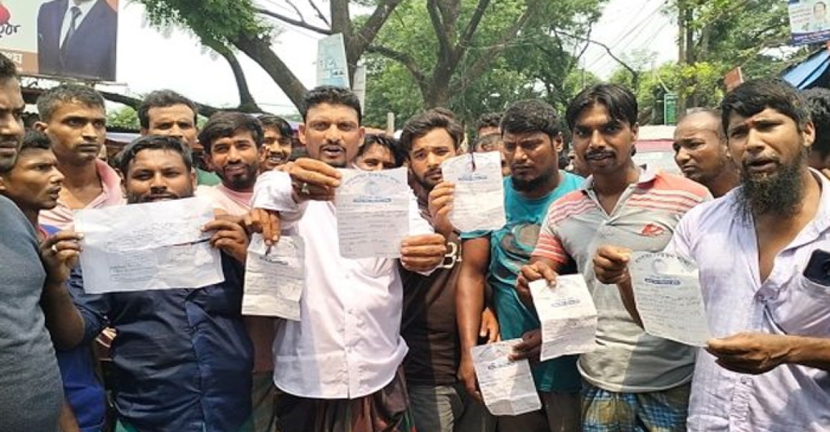মুন্সীগঞ্জে পুলিশের চাঁদাবাজি রোধে অটো চালকদের রাস্তা অবরোধ