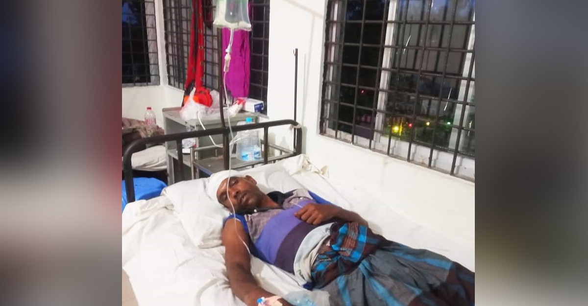 কয়রায় সন্ত্রাসী হামলায় আহত ১