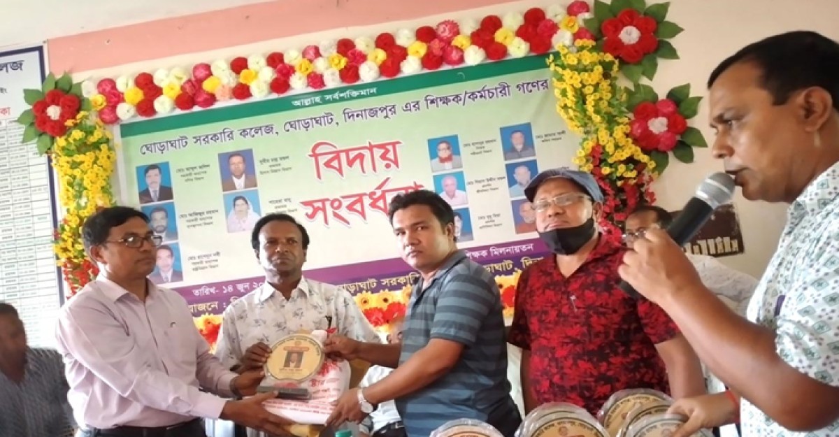 ঘোড়াঘাট সরকারি কলেজের ১১ জন শিক্ষক-কর্মচারীকে বিদায় সংবর্ধনা