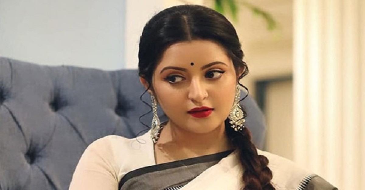 রাজকে ‘লুজার’ বললেন পরী