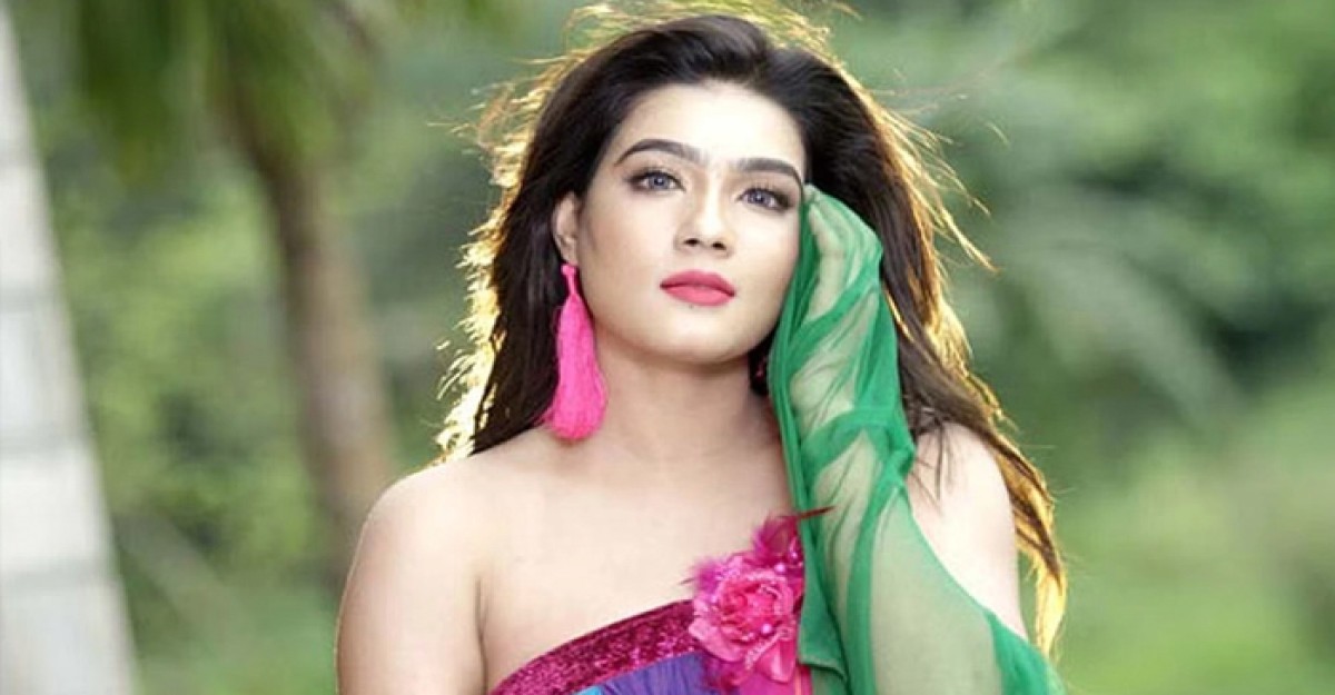 মাহির ফেসবুক পোস্ট ঘিরে রহস্য