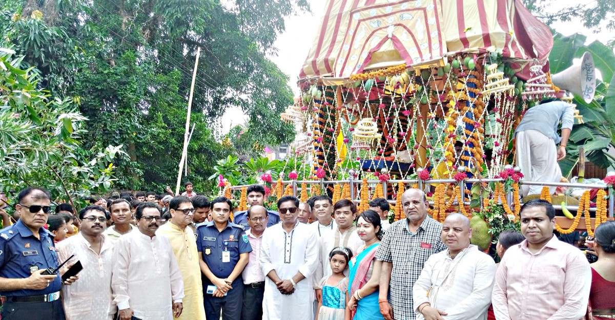 দিনাজপুরে ইস্কন মন্দিরের উদ্দ্যোগে রথযাত্রা