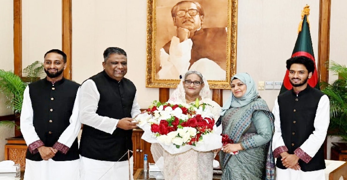 প্রধানমন্ত্রীর সঙ্গে দেখা করেছেন সিলেটের মেয়র আনোয়ারুজ্জামান