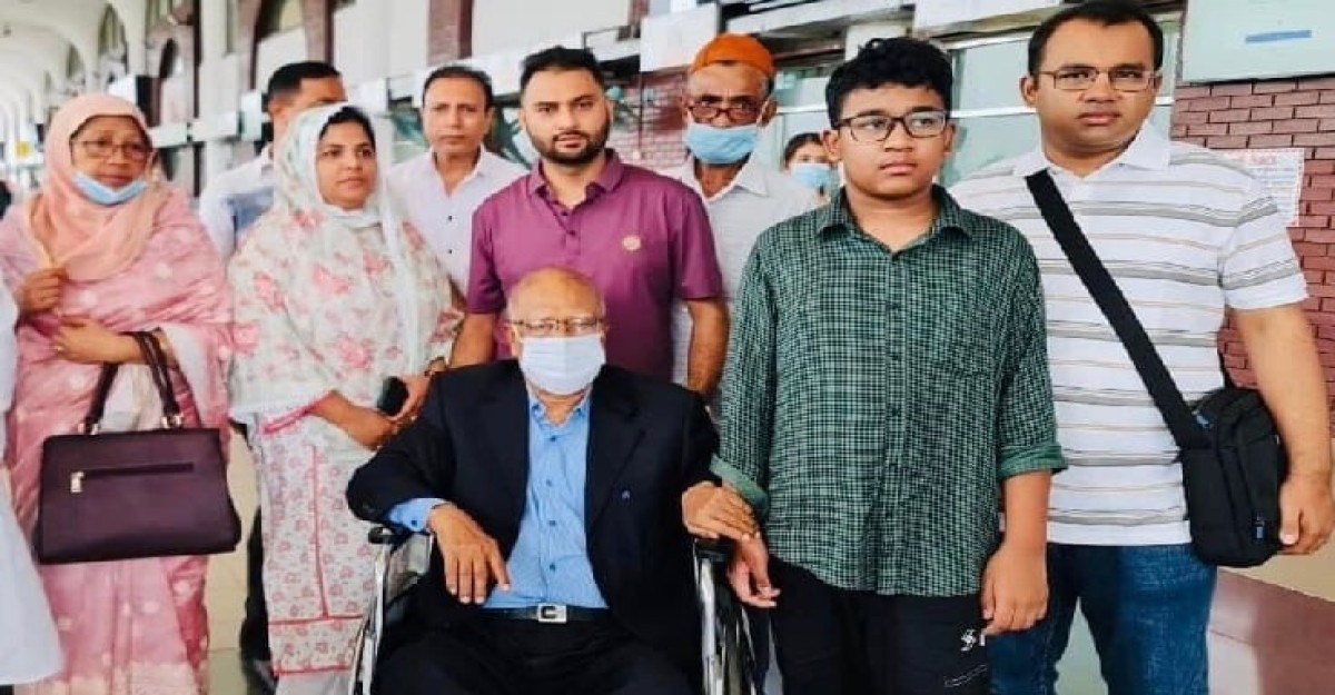 চিকিৎসার জন্য সিঙ্গাপুর গেলেন ড. মোশাররফ