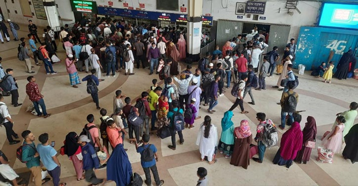 ঈদযাত্রায় দেরিতে ছাড়ছে ট্রেন