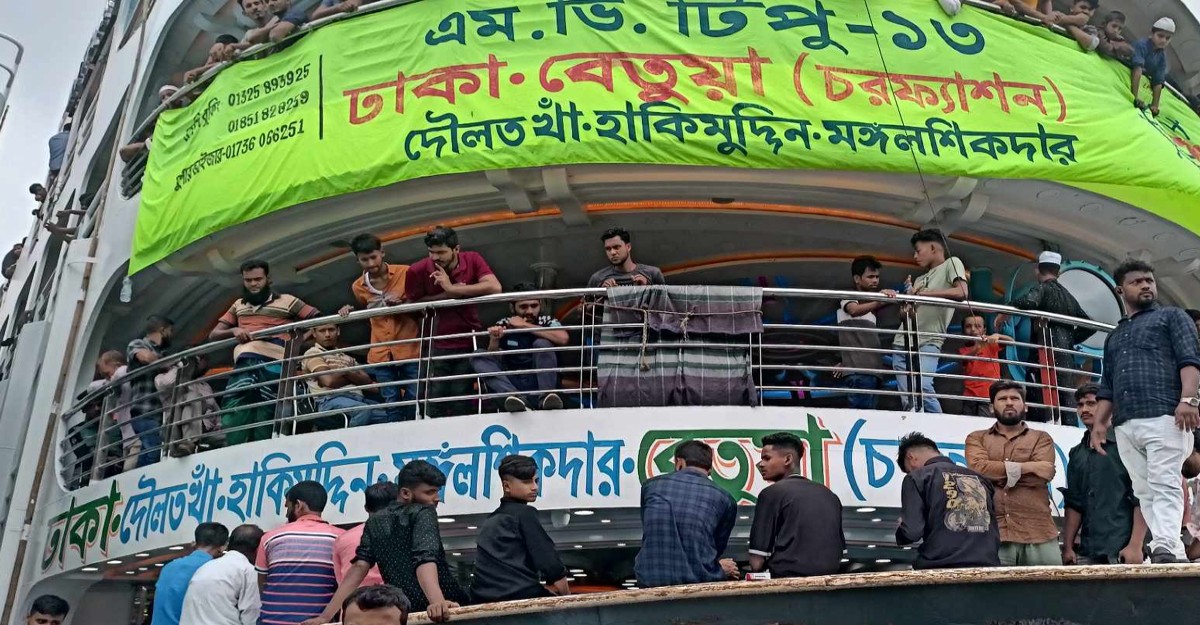যাত্রী চাপ নেই সদরঘাটে, স্বস্তিতে বাড়ি ফিরছেন মানুষ