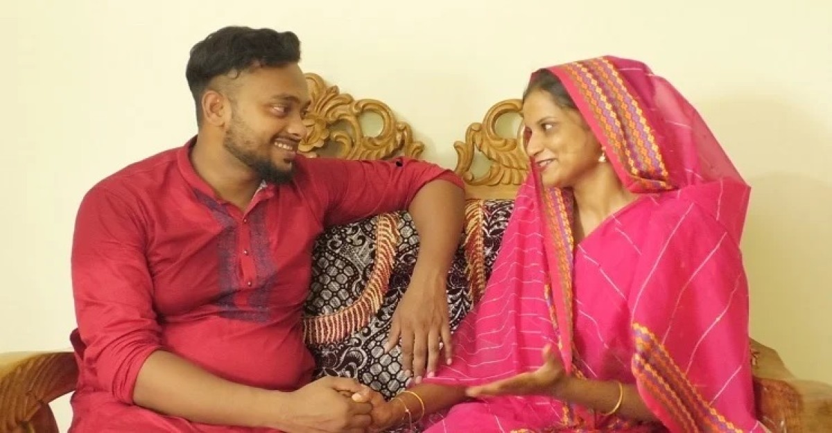 প্রেমের টানে নোয়াখালীতে মালয়েশিয়ার তরুণী