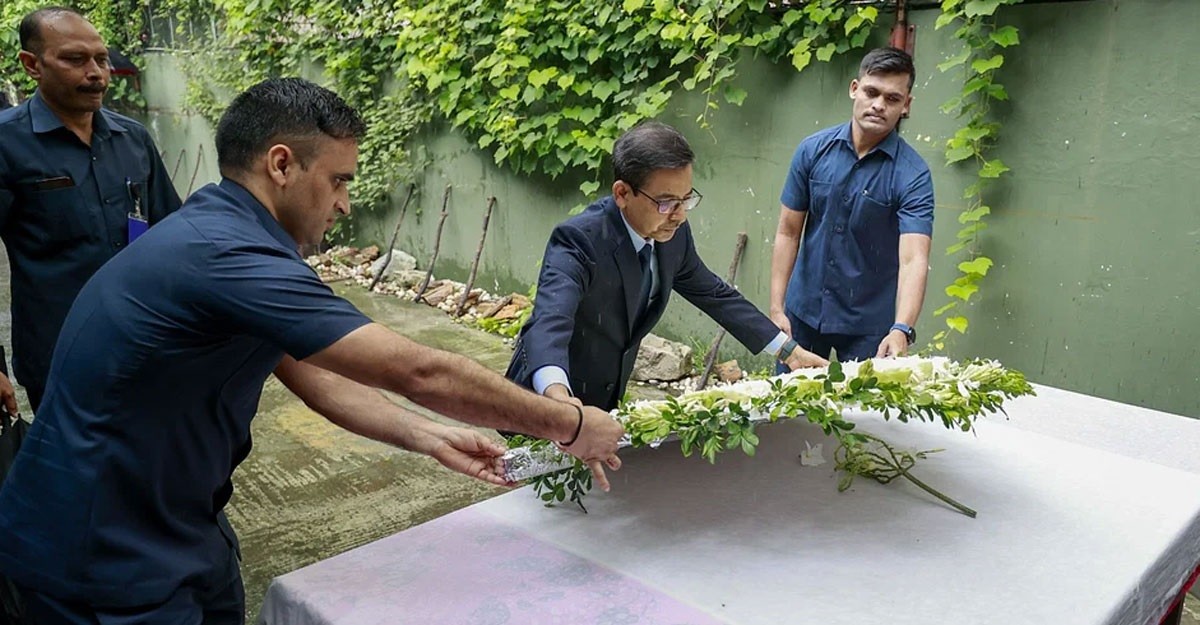 শ্রদ্ধায় হলি আর্টিজানে নিহতদের স্মরণ