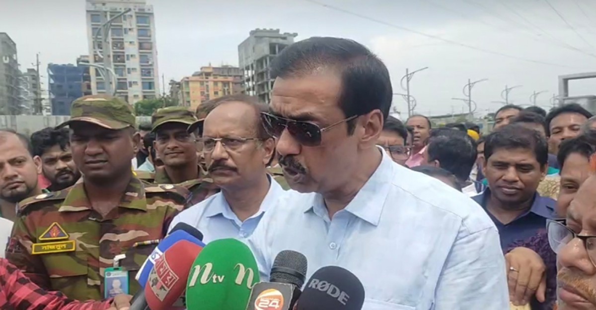 ময়লা পানিতে নেমে ধর্মঘটের ঘোষণা দিলেন শামীম ওসমান
