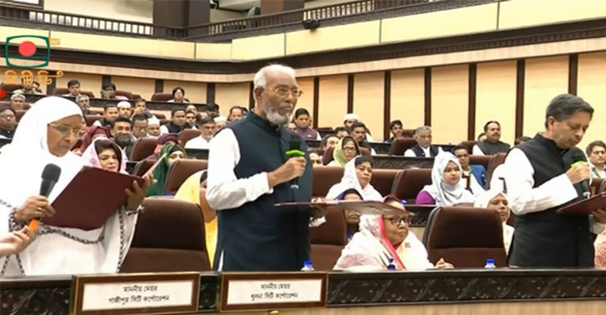৩ সিটির মেয়র-কাউন্সিলরকে শপথ পাঠ করালেন প্রধানমন্ত্রী