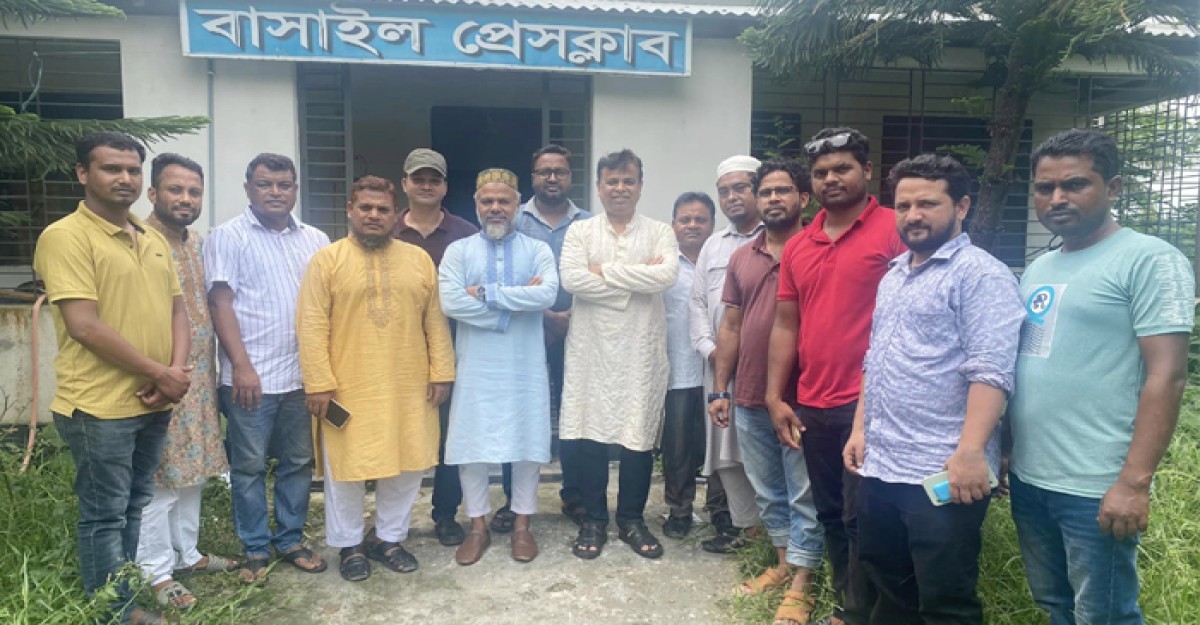 বাসাইলে সাংবাদিকদের সঙ্গে আতাউল মাহমুদের মতবিনিময়