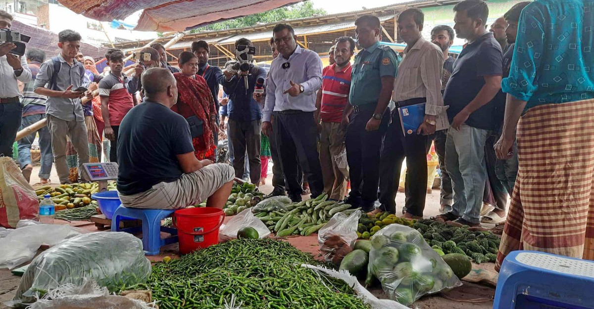 কারওয়ান বাজারে ৩ কাঁচা মরিচ বিক্রেতাকে জরিমানা
