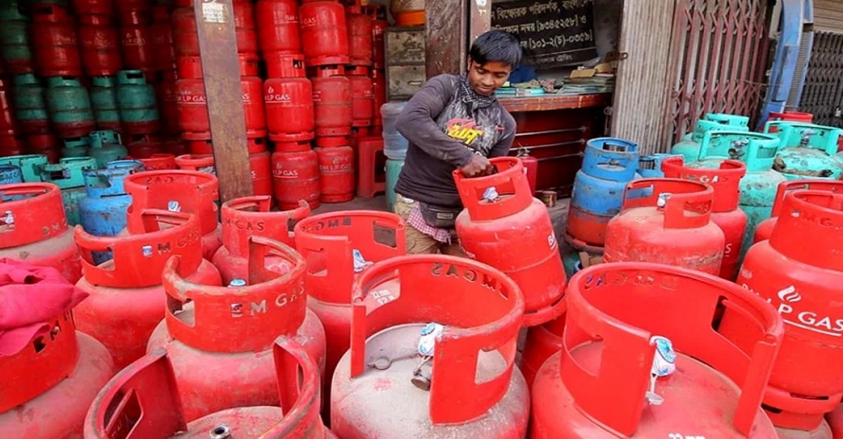 ১২ কেজি এলপি গ্যাস ৭৫ টাকা কমে ৯৯৯
