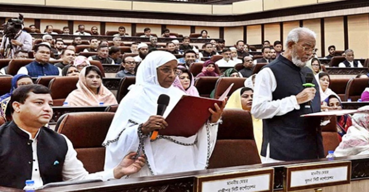 মায়ের শপথ অনুষ্ঠানে ছেলে সাবেক মেয়র জাহাঙ্গীর