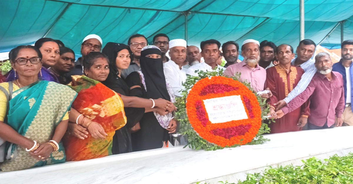 বঙ্গবন্ধুর সমাধিতে জাতীয়করণ বঞ্চিত বেসরকারি শিক্ষক সমিতির শ্রদ্ধা