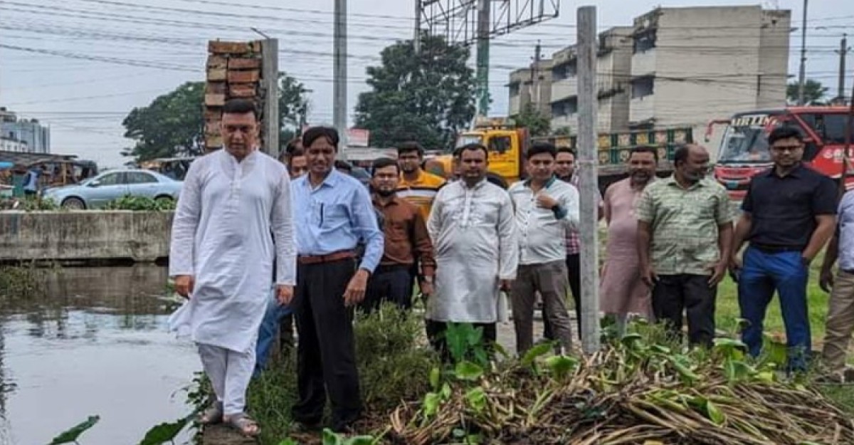মসিকের উদ্যোগে জলাবদ্ধতার তাৎক্ষণিক সমাধানে মেয়র টিটু