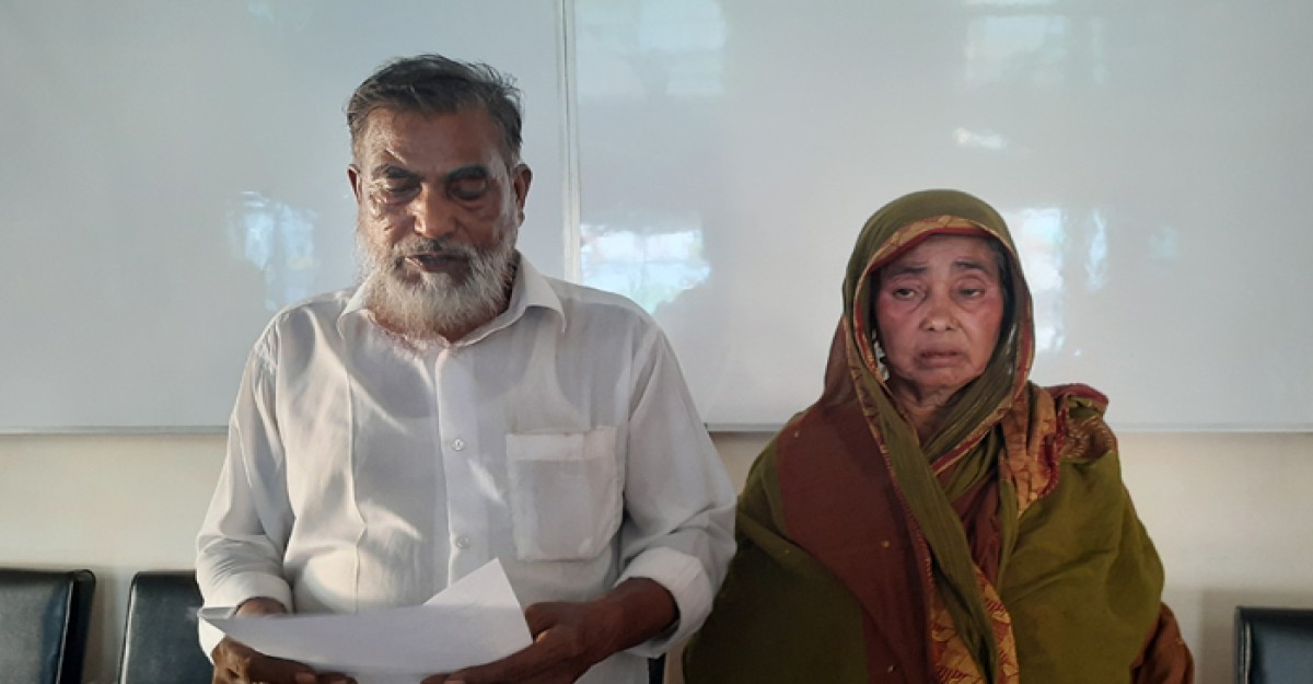 মুক্তিযোদ্ধা পরিবারকে গাছের সাথে বেঁধে রেখে ঘর ভেঙ্গে উচ্ছেদের অভিযোগ