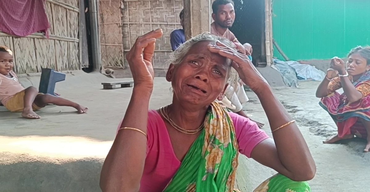 দালালদের প্রলোভনে পড়ে বিপাকে পরিবার
