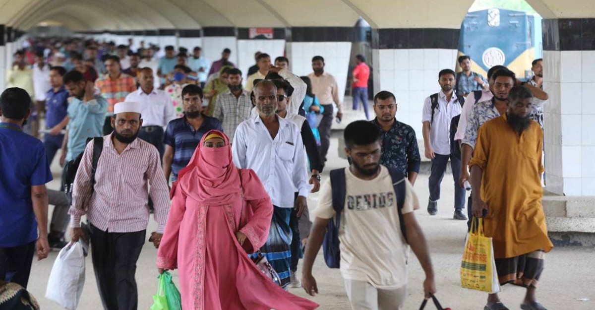 এখনও রাজধানীতে ফিরছে মানুষ