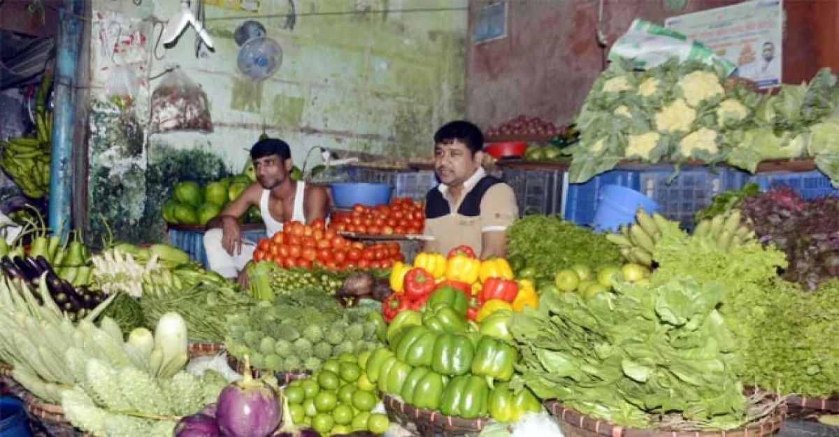 কমেনি মরিচের দাম, পেঁয়াজের বাজারও চড়া