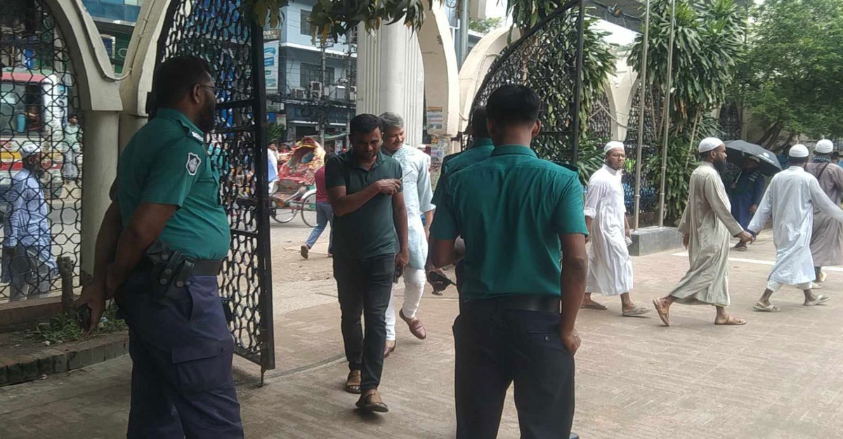 বায়তুল মোকাররমে অতিরিক্ত পুলিশ মোতায়েন